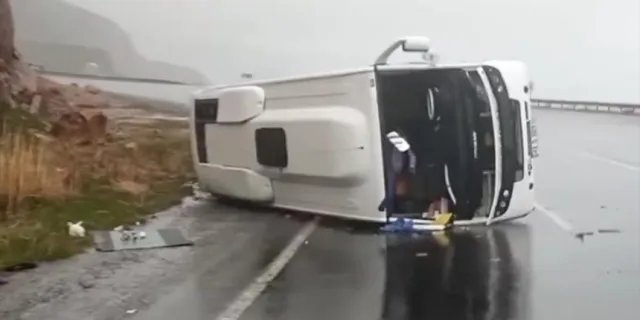 Van’da trafik kazası: 16 yaralı