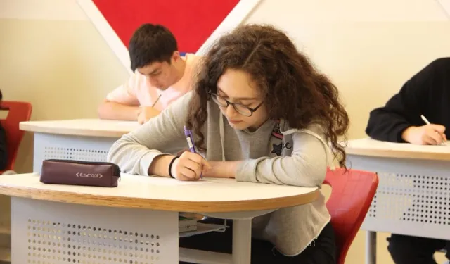 Sınava bir gün kala yeni konu öğrenmeye çalışmak kaygıyı artırabilir