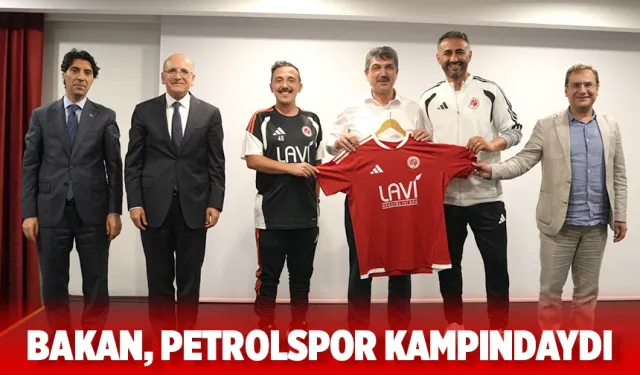 Petrolspor kampını ziyaret etti, futbolculara başarı diledi