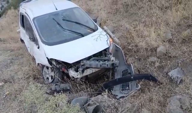 Sason'da hafif ticari araç takla attı! 1 yaralı