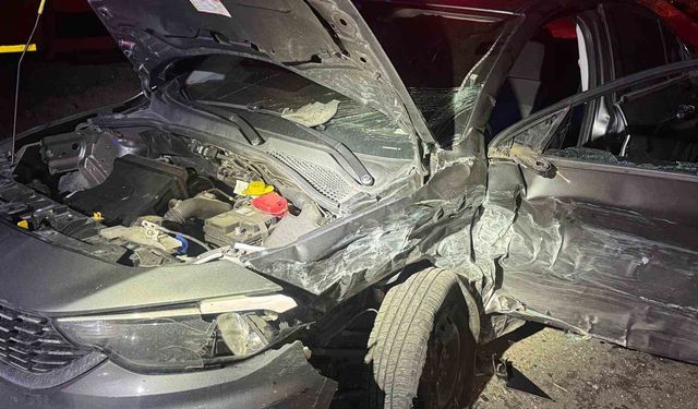 Batman'de şarampole yuvarlanan otomobilde sıkışan sürücü kurtarıldı