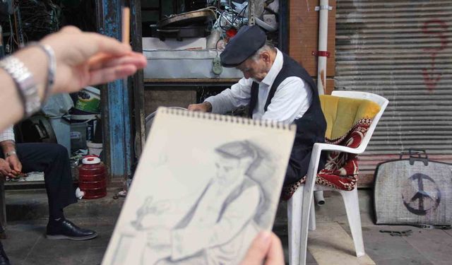 Cizreli öğretmen, unutulmaya yüz tutan meslek ustalarını karakalem çalışmasıyla resmediyor