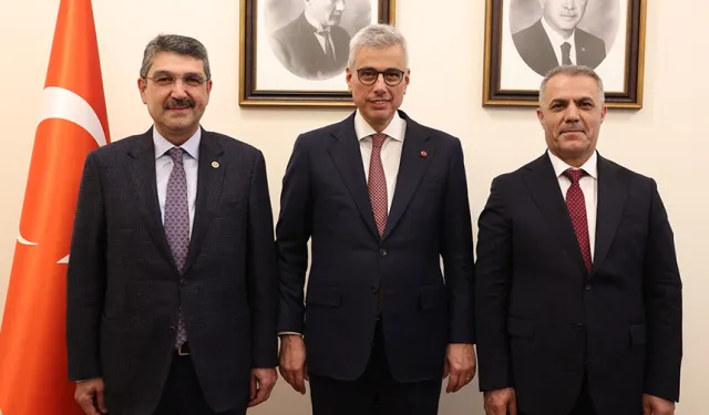 BAKAN’LA SAĞLIK YATIRIMLARINI GÖRÜŞTÜLER