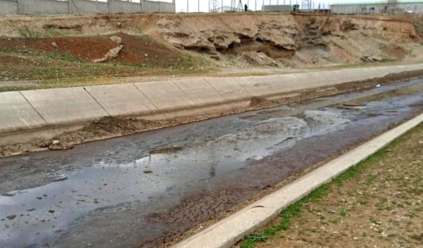 SAĞANAK, SULAMA KANALINI BU HALE GETİRDİ