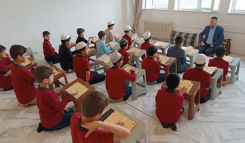 Öğrenciler hem örgün hem hafızlık eğitimi ile geleceğe hazırlanıyor