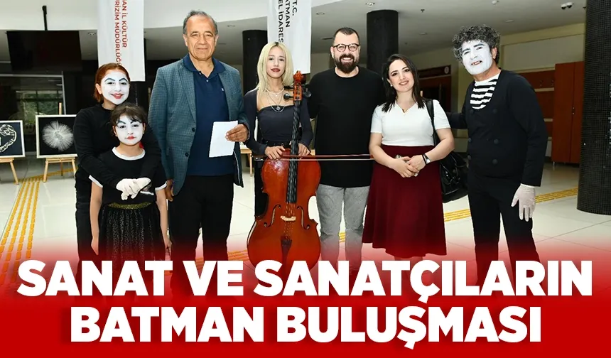Plastik makyaj, çello, pandomim ve tiyatro bir arada