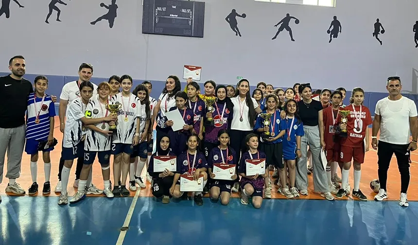FUTSAL’DA BATMAN ŞAMPİYONU OLDULAR