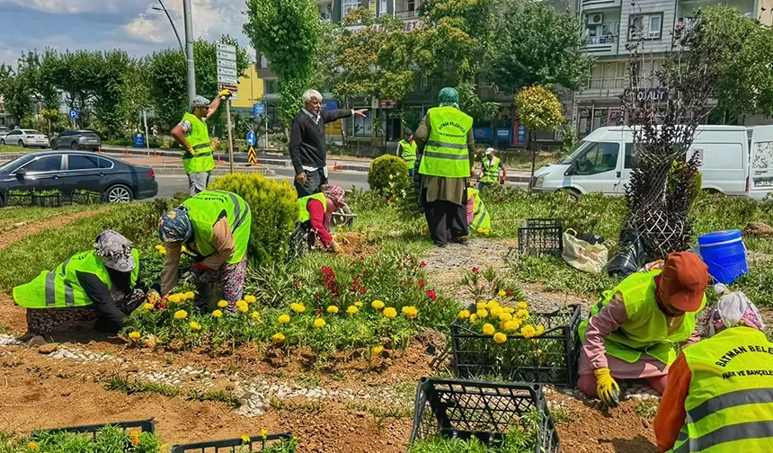 70 BİN ÇİÇEK TOPRAKLA BULUŞTU