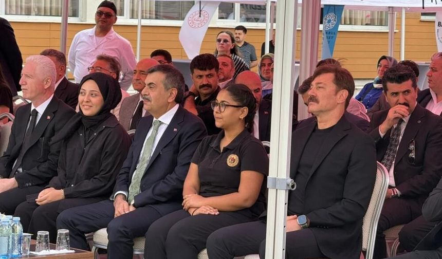 "Bizim işimiz milli birliğimizi, beraberliğimizi güçlendirecek bir eğitim vermek"