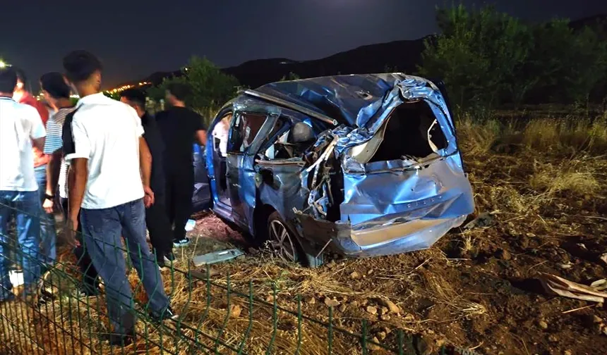 Gercüş'te hurdaya dönen araçtan burnu bile kanamadan çıktı