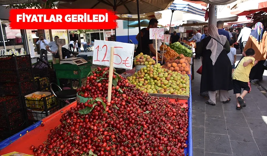 Köy pazarında sebze fiyatları düşüşte