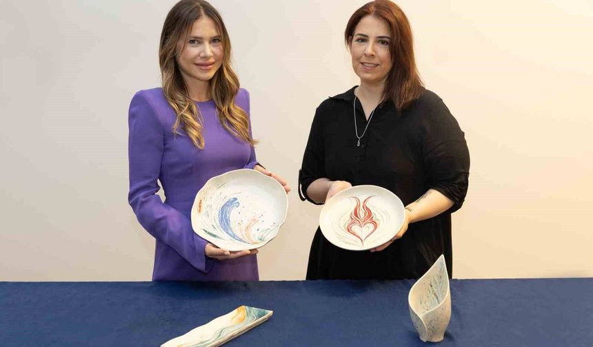 Ebru sanatı ve yapay zeka aynı tabakta