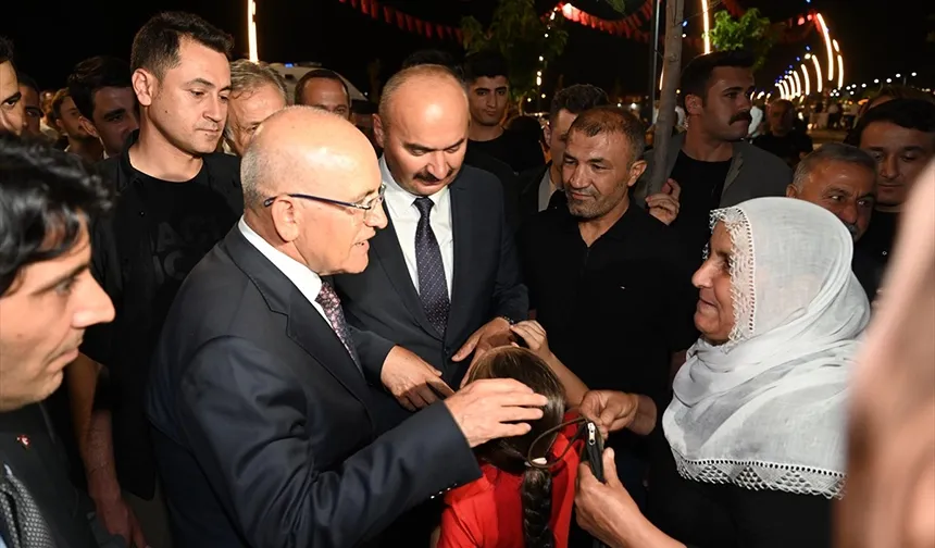 BAKAN VE VATANDAŞIN KÜRTÇE SOHBETİ VİRAL OLDU