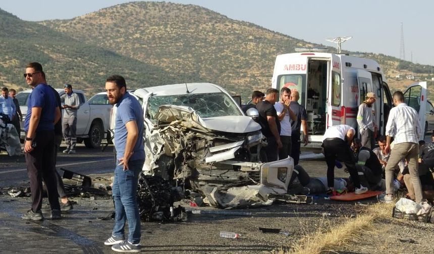 Batman'da pikap ile hafif ticari araç çarpıştı! 7 yaralı