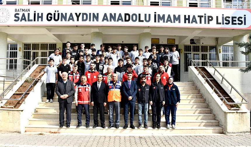 OKULLARDA EŞ ZAMANLI TAHLİYE TATBİKATI